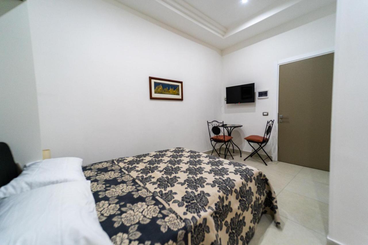 Hotel Casa Romeo Napoli Esterno foto